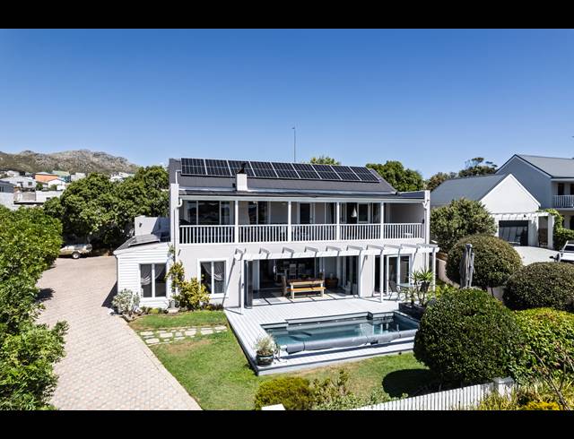 4 BEDROOM FREEHOLD FOR SALE IN BLUEWATER ESTATE